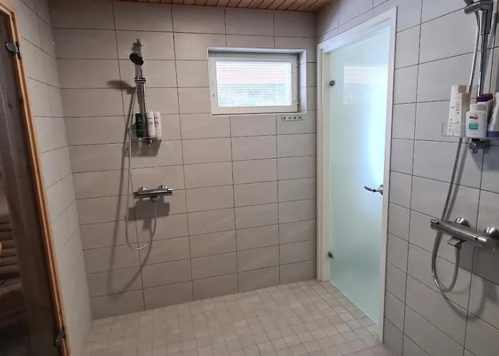 فيلة Lakeside Luxe