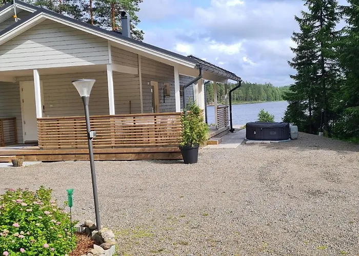 Lakeside Luxe فيلة