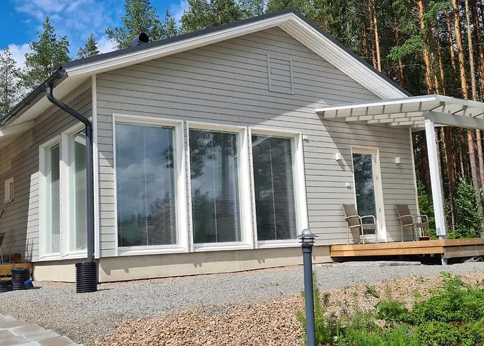 Lakeside Luxe فيلة